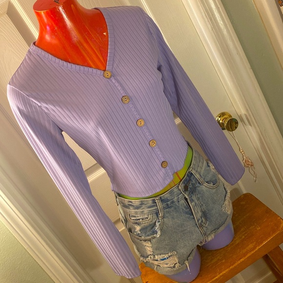 Lilac Purple Long sleeve Buttoned Crop Top - Picture 4 of 11
